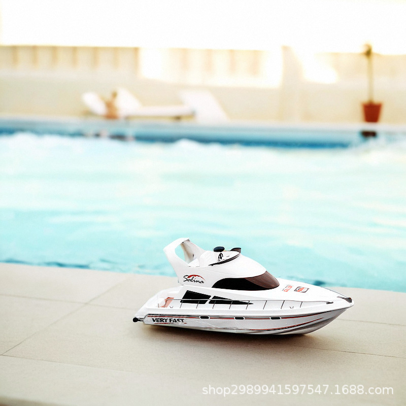 Remote Controlled Luxury Yacht - огляд і ціна Model Kit Yacht